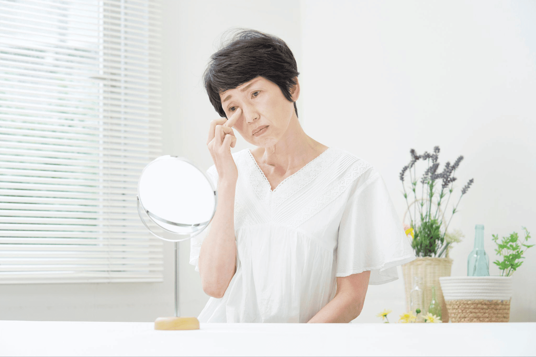 目の下のたるみの原因は？セルフケア・治療方法について解説